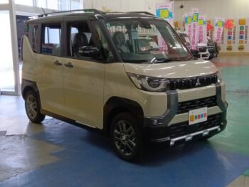 デリカミニ T プレミアム 未使用車 ターボ　4 WD