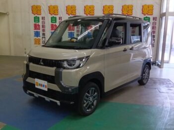 デリカミニ T プレミアム 未使用車 ターボ　4 WD