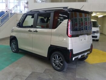 デリカミニ T プレミアム 未使用車 ターボ　4 WD