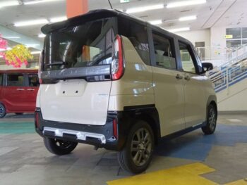 デリカミニ T プレミアム 未使用車 ターボ　4 WD