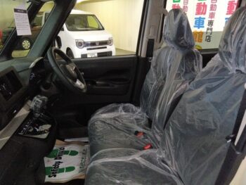 デリカミニ T プレミアム 未使用車 ターボ　4 WD