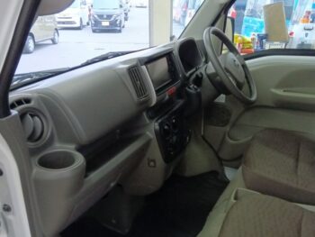 NV100クリッパーバン DX 4WD