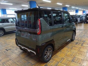 デリカミニ T プレミアム 未使用車 ターボ 4WD