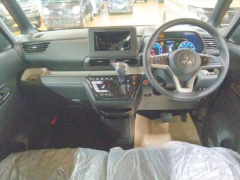 デリカミニ T プレミアム 未使用車 ターボ 4WD