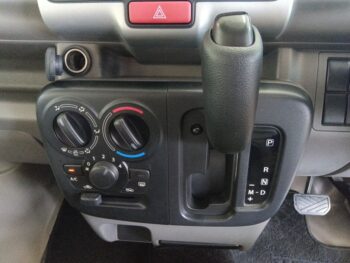 NV100クリッパーバン DX　4WD