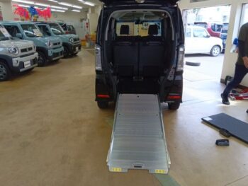 N-BOX+カスタム GターボLパッケージ 福祉車両 車いす仕様 スローパー 4WD