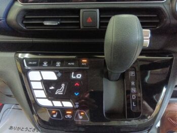 デイズ ハイウェイスターX　アラウンドビューモニター純正ナビ　ハイブリッド　4WD