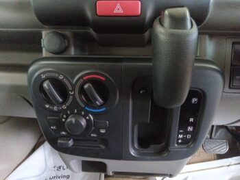 NV100クリッパーバン DX　4WD