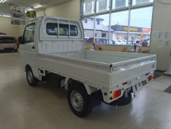 スクラムトラック KC　4WD 未使用車
