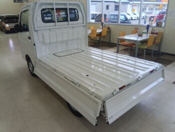 スクラムトラック KC　4WD 未使用車