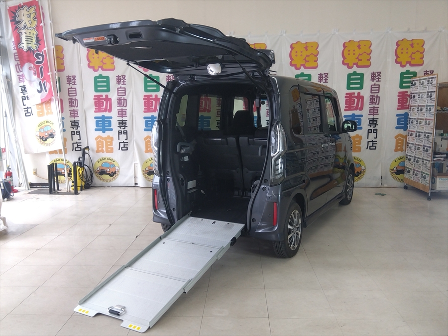 N-BOXカスタム L・スロープ　福祉車両車いす仕様　純正ナビ・TV・バックカメラ　4WD
