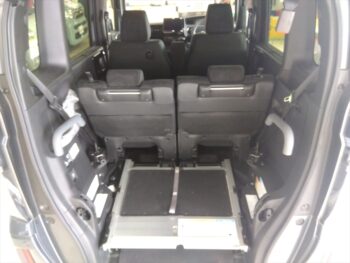 N-BOXカスタム L・スロープ　福祉車両車いす仕様　純正ナビ・TV・バックカメラ　4WD