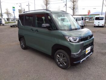 デリカミニ Ｇ ＰＲＥＭＩＵＭ ナビ・全方位カメラ 4WD