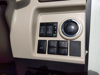 ムーヴキャンバス ＧメイクアップＶＳ ＳＡⅢ パノラマモニター対応カメラ 4WD