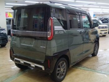 デリカミニ T　プレミアム　ターボ　４WD