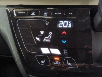 デリカミニ T　プレミアム　ターボ　４WD