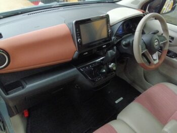 デイズ ボレロ　純正ナビ　バックカメラ　４WD