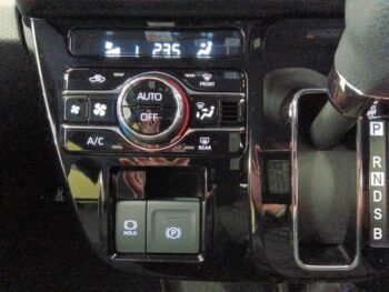 タントカスタム X　４WD