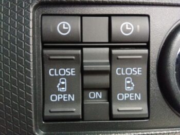 タントカスタム X　４WD