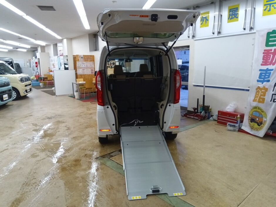 N-BOX G・スロープLターボホンダセンシング　福祉車両車いす仕様スローパー　純正ナビTV　バックカメラ　４WD