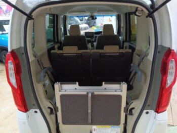 N-BOX G・スロープLターボホンダセンシング　福祉車両車いす仕様スローパー　純正ナビTV　バックカメラ　４WD