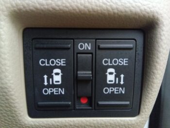 N-BOX G・スロープLターボホンダセンシング　福祉車両車いす仕様スローパー　純正ナビTV　バックカメラ　４WD