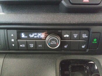 N-BOXカスタム ターボ　コーディネートスタイル２トーン　現行型　４WD