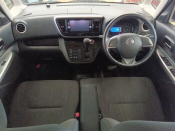 デイズルークス ハイウェイスターX　純正ナビ・TV・アラウンドビューモニター　４WD