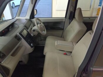 タント G　SA　純正ナビ・TV・バックカメラ　４WD