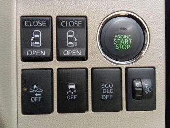 タント G　SA　純正ナビ・TV・バックカメラ　４WD