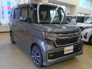 N-BOXカスタム L・ターボ　４WD