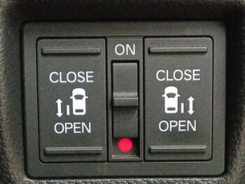 N-BOXカスタム L・ターボ　４WD