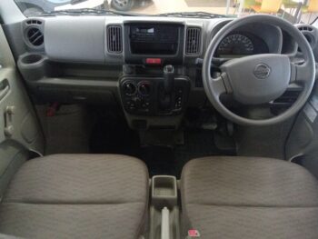 NV100クリッパーバン DX　４WD