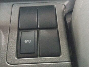NV100クリッパーバン DX　４WD