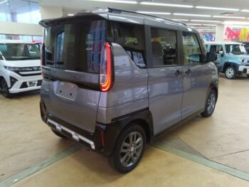 デリカミニ G　プレミアム　ナビ　全方囲カメラ　４WD