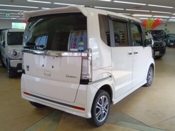 N-BOXカスタム G・Lパッケージ　ナビ・TV・バックカメラ　４WD