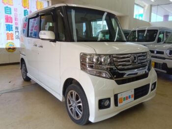 N-BOXカスタム G・Lパッケージ　ナビ・TV・バックカメラ　４WD