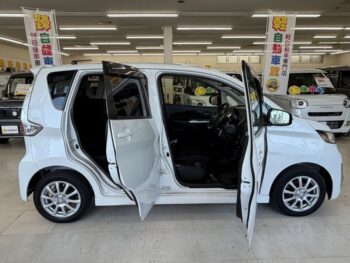 eKカスタム G　純正ナビ・TV・バックカメラ　4WD