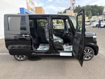 N-BOXカスタム ベースグレード 未使用車