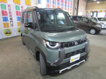 デリカミニ T プレミアム ターボ 未使用車 4WD