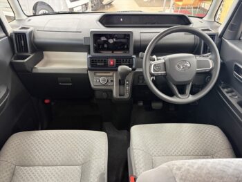 タント L　未使用車　４WD