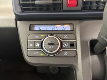 タント L　未使用車　４WD