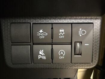 タント L　未使用車　４WD