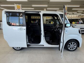 ピクシスメガ Ｌ　ＳＡⅢ　純正ナビ・TV・バックカメラ　4WD