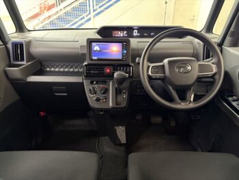 タントカスタム L　純正ナビ・TV・バックモニター　4WD