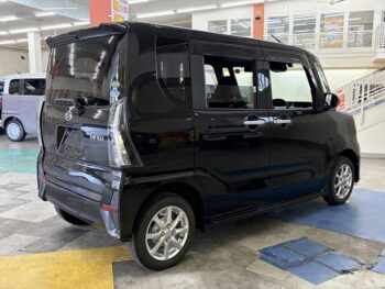 タントカスタム L　純正ナビ・TV・バックモニター　4WD