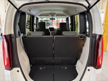 N-BOX ベースグレード 未使用車 4WD