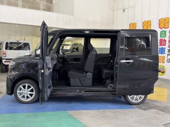 タントカスタム L　純正ナビ・TV・バックモニター　4WD