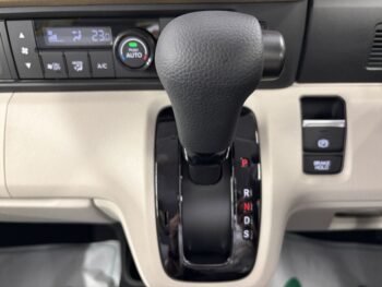 N-BOX ベースグレード 未使用車 4WD