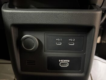 デリカミニ T プレミアム デリマルパッケージ  4WD　ターボ　届出済未使用車